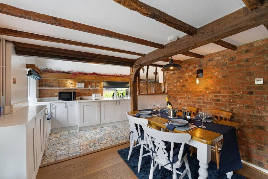Local Walks Pub Gardens Pet Friendly Landscaped Gardens And Free Private Parking Villa Doddington  Luaran gambar